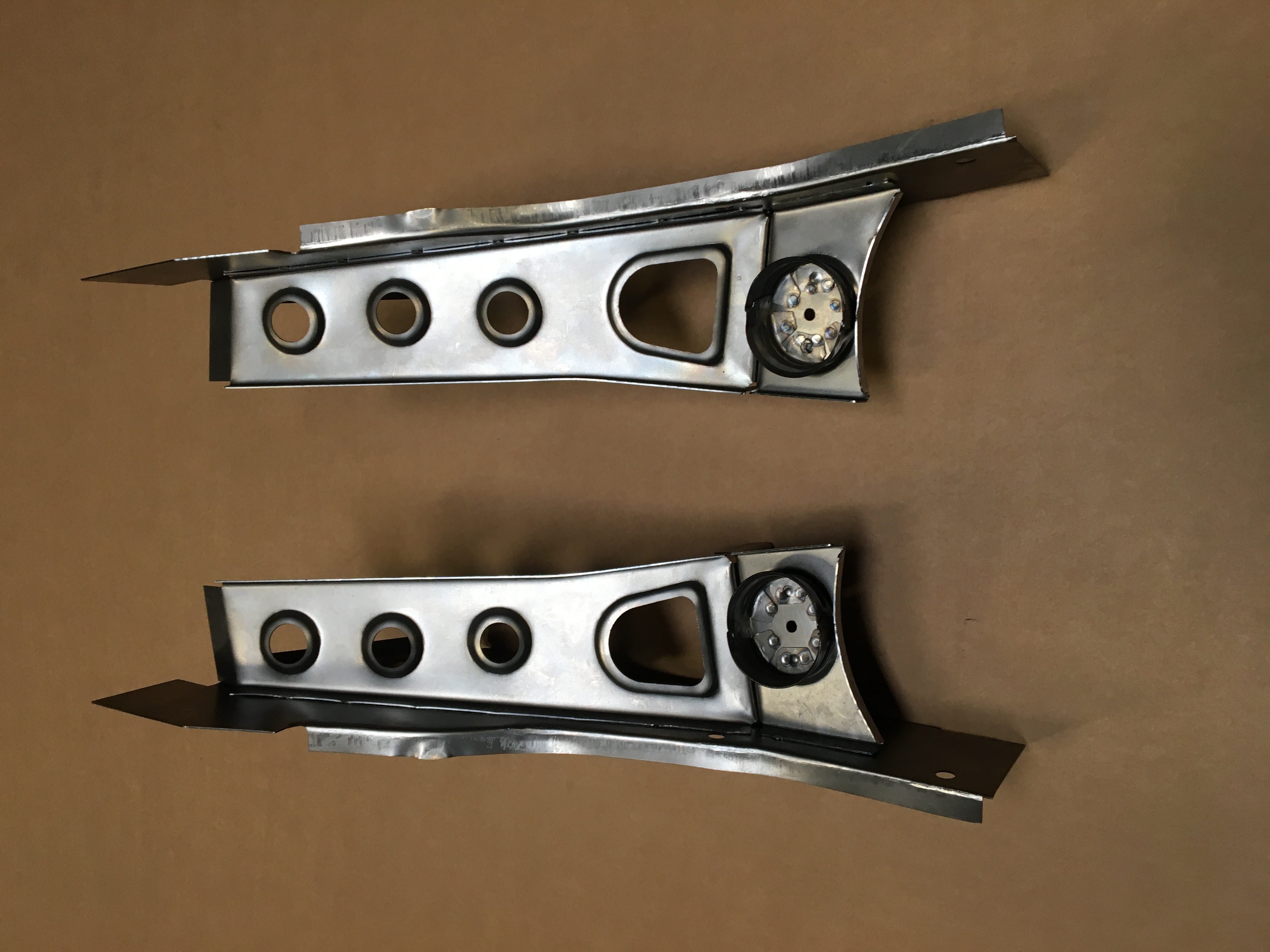 Plech S120 nosnik zadneho vnutorneho podblatníka pravý